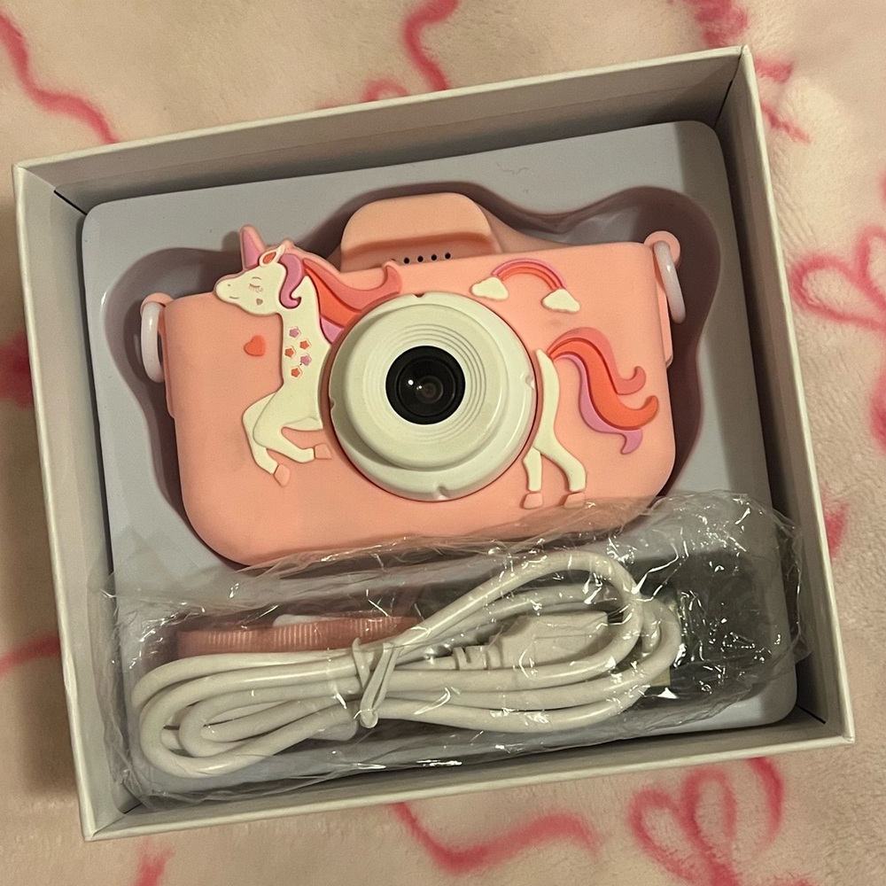 Pink digital camera - Picture 3 of 4